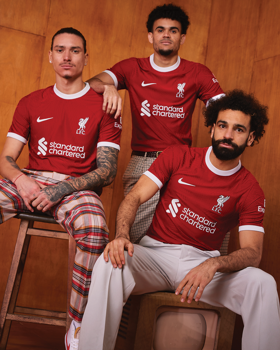 محمد صلاح يُقدم قميص ليفربول الجديد