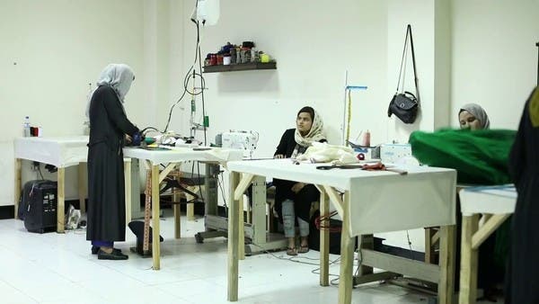 كيف تغلبت الأفغانيات على قرار طالبان بحرمانهن من التعليم؟