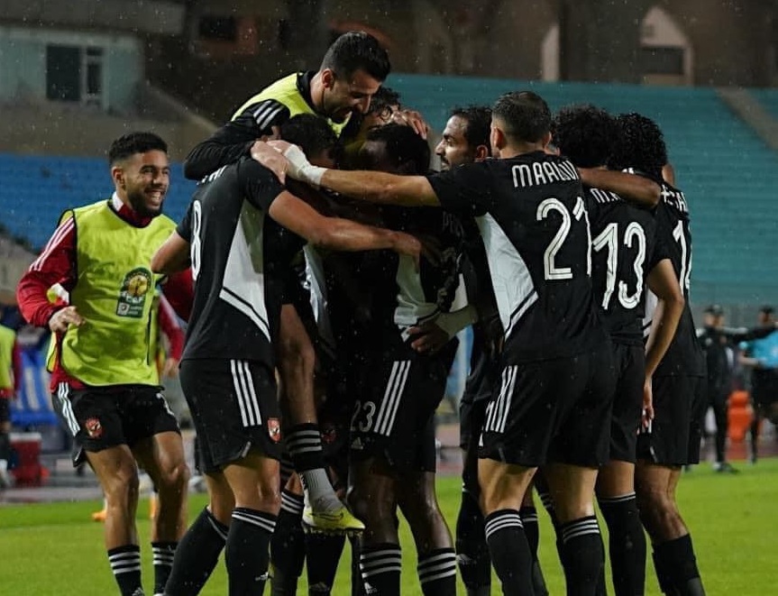الأهلي المصري يقترب من نهائي دوري الأبطال مكتسحاُ الترجي بثلاثية