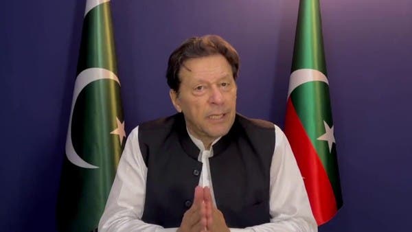خيارات صعبة أمام عمران خان في باكستان.. تصعيد أو رضوخ للضغوط