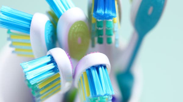 خطأ نرتكبه جميعاً.. إياك وضع فرشاة أسنانك في الحمام