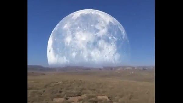 فيديو مرعب للقمر يحجب الشمس كليا ويُظلم السماء.. حقيقة أم خيال؟
