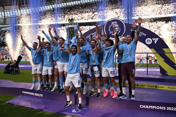 مانشستر سيتي يحتفل باللقب بالفوز على تشلسي وليدز يقترب من الهبوط