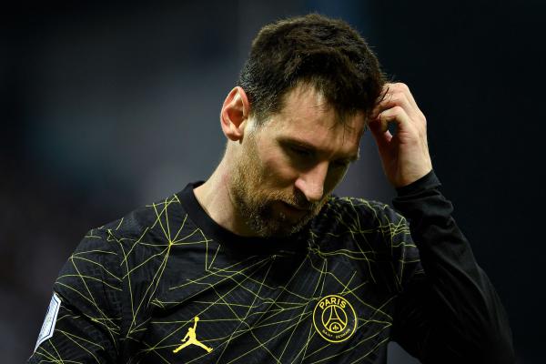 برشلونة يطلب استثناء من الليغا كي يضم ميسي