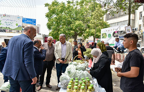 حملة تسويقية لفقوس دير بلوط في رام الله