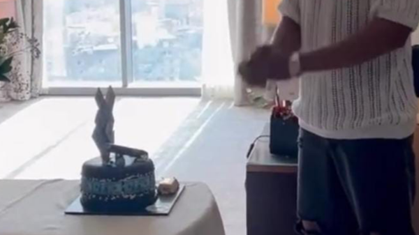 سيجار وذهب ودولارات.. هكذا احتفل محمد رمضان بميلاده