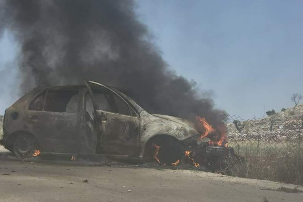 إصابات برصاص الاحتلال ومستوطنون يحرقون 5 مركبات و270 بالة قش في رام الله-الحياة الجديدة