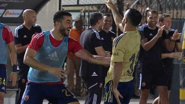 “تحية هتلر” تورط نجم الأهلي المصري.. ما مصيره المتوقع؟