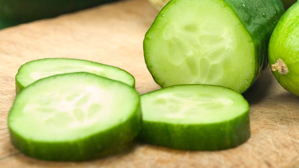 أطعمة تساهم في التخلص من الانتفاخ.. بينها الخيار والزبادي