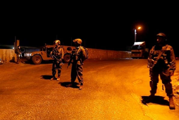 إصابة شابين برصاص الاحتلال واعتقال أحدهما قرب قرية المغير-الحياة الجديدة