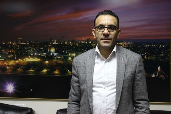 الاحتلال يجدد منع محافظ القدس من دخول الضفة-الحياة الجديدة