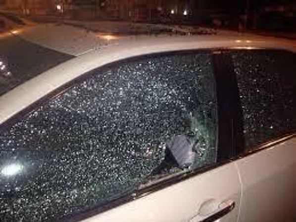 مستوطنون يحطمون مركبات المواطنين قرب مستوطنة “حومش”-الحياة الجديدة