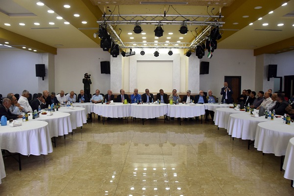 اللجنة التنفيذية لمنظمة التحرير تعقد اجتماعا في مخيم الجلزون-الحياة الجديدة