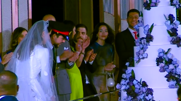 من هي الفرقة التي أحيت فقرة “الكيك شو” بزفاف ولي عهد الأردن؟