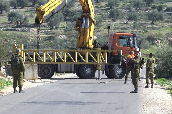 الاحتلال يغلق حاجز بيت فوريك ويعيد إغلاق مدخلي قرية المغير-الحياة الجديدة