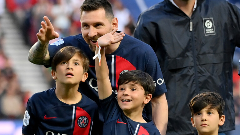 حسابات باريس سان جيرمان تنزف بسبب ميسي