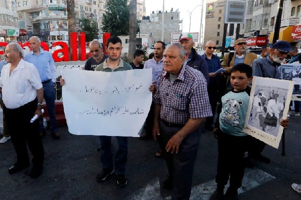 وقفة لأبناء اللطرون وسط رام الله في الذكرى الـ 56 للنكسة وتهجيرهم من قراهم-الحياة الجديدة