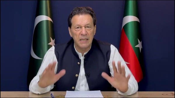 عمران خان ينجو مجددا من الاعتقال لكن الأزمة مستمرة