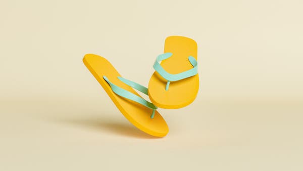 إياكم وهذه الأحذية الثلاثة.. خبير يحذر