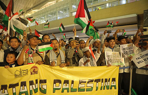منتخب فلسطين يحظى باستقبال حار في إندونيسيا