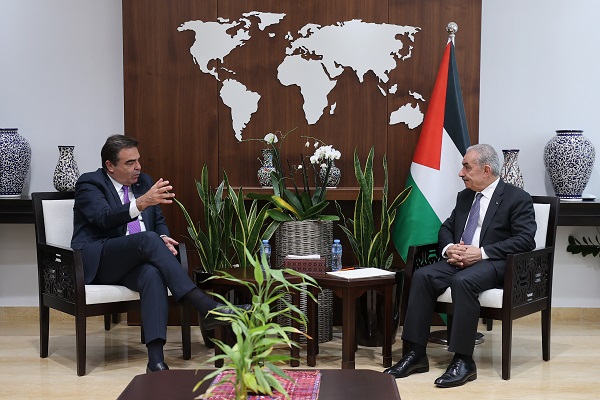 اشتية يطالب بدور أوروبي فعال لإلزام اسرائيل بالاتفاقيات الموقعة-الحياة الجديدة