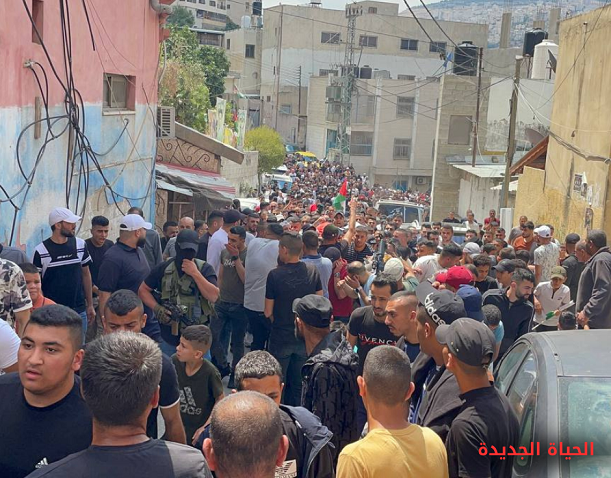 جماهير نابلس تشيع جثمان الشهيد خليل أنيس إلى مثواه الأخير-الحياة الجديدة