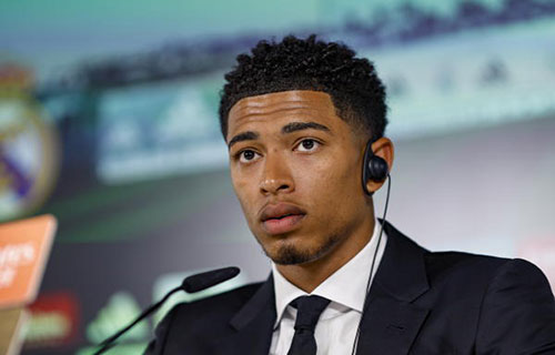 “بيلينغهام” يرتدي قميص زيدان تكريماً للأسطورة الفرنسية