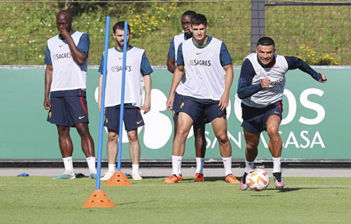 “الديكة” لضبط تشتيت مبابي و”الأسود الثلاثة” في مهمة سهلة ورونالدو على موعد مع التاريخ