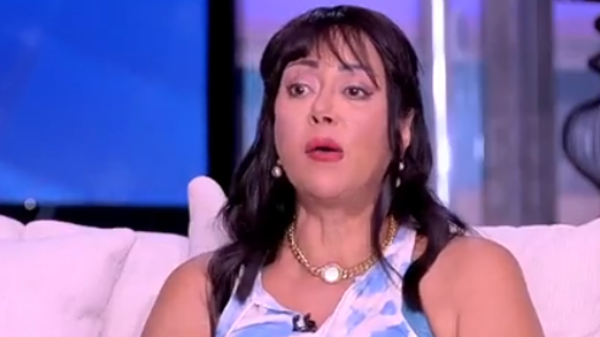 “مش المصريين القدماء”.. فنانة مصرية ثير الغضب بسبب هوية بناة الأهرامات!