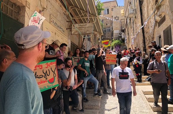 وقفة تضامنية مع عائلة صب لبن المقدسية المهددة بمصادرة منزلها-الحياة الجديدة