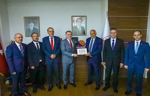 الرجوب يبحث تعزيز التعاون مع وزير الشباب والرياضة التركي