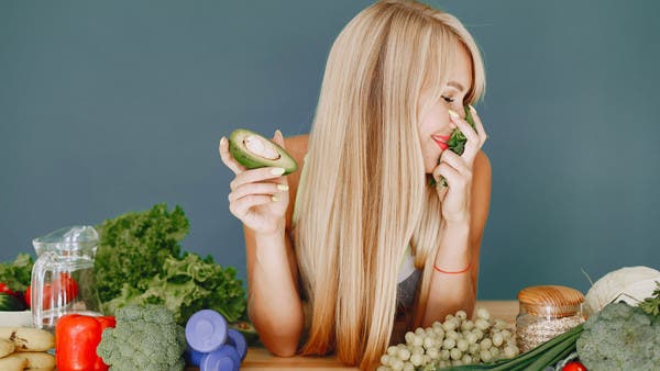 9 أطعمة تساهم في تعزيز قوة الشعر.. هل تتناولونها؟