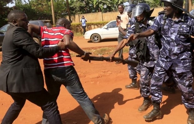 25 قتيلا في هجوم على مدرسة غرب أوغندا-الحياة الجديدة