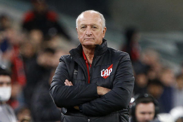 سكولاري يعود للتدريب من بوابة أتلتيكو مينيرو