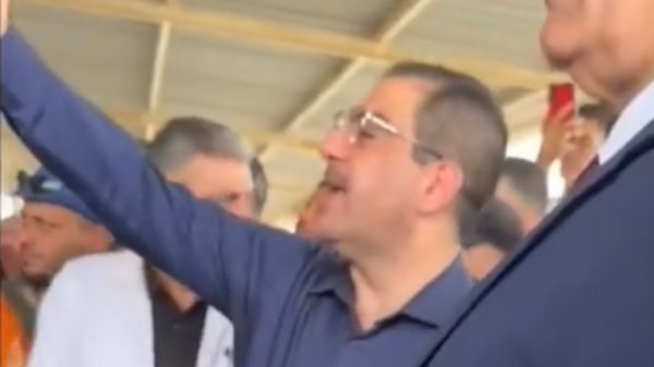 “ماكو شي بس ديتفاهم مع مواطن عراقي”.. مشهد لوزير يثير جدلاً