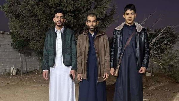 جديد صادم عن قارب الموت باليونان.. شاب مصري يكشف اسم المهرب