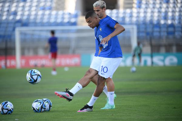 مبابي يواصل إثارة الجدل حول مصيره