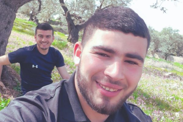 استشهاد شابين.. مستوطنون يهاجمون قرى نابلس والاحتلال يغلق محيط رام الله وسلفيت-الحياة الجديدة