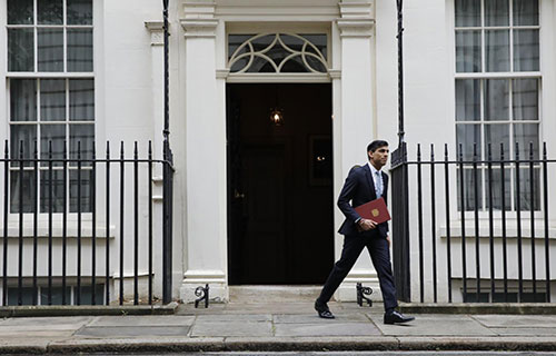 وزير المالية يبحث مع البنوك أزمة الرهن العقاري