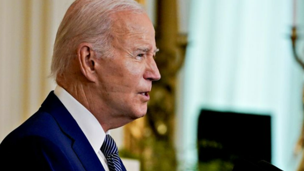 ينقطع نفسه أثناء النوم.. علامات غريبة على وجه بايدن