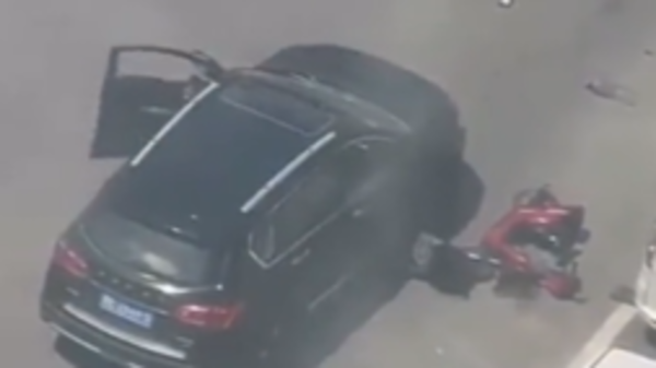 مشهد مروع.. دهس زوجته مراراً ونزل للتأكد من أنها لفظت أنفاسها!