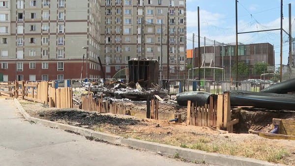 كاميرا العربية ترصد محلات وسيارات باريس المحترقة بغضب مقتل نائل المرزوقي