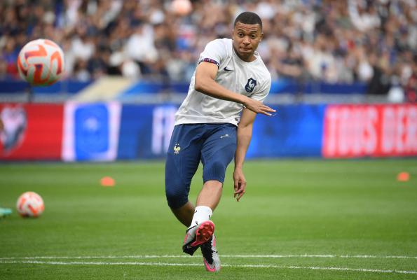 ريال مدريد يهدد نجم فرنسا الدولي مبابي