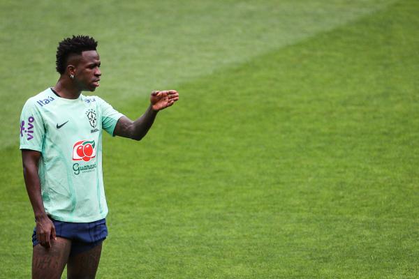 ريال مدريد.. تجديد عقد فينيسيوس يثير جدلاً