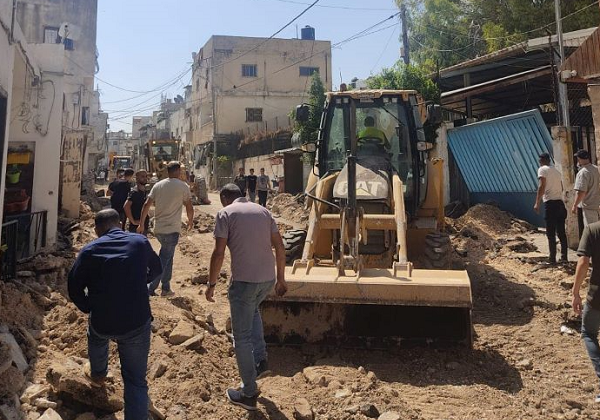 تواصل الأعمال الميدانية لإزالة آثار عدوان الاحتلال على مخيم جنين-الحياة الجديدة