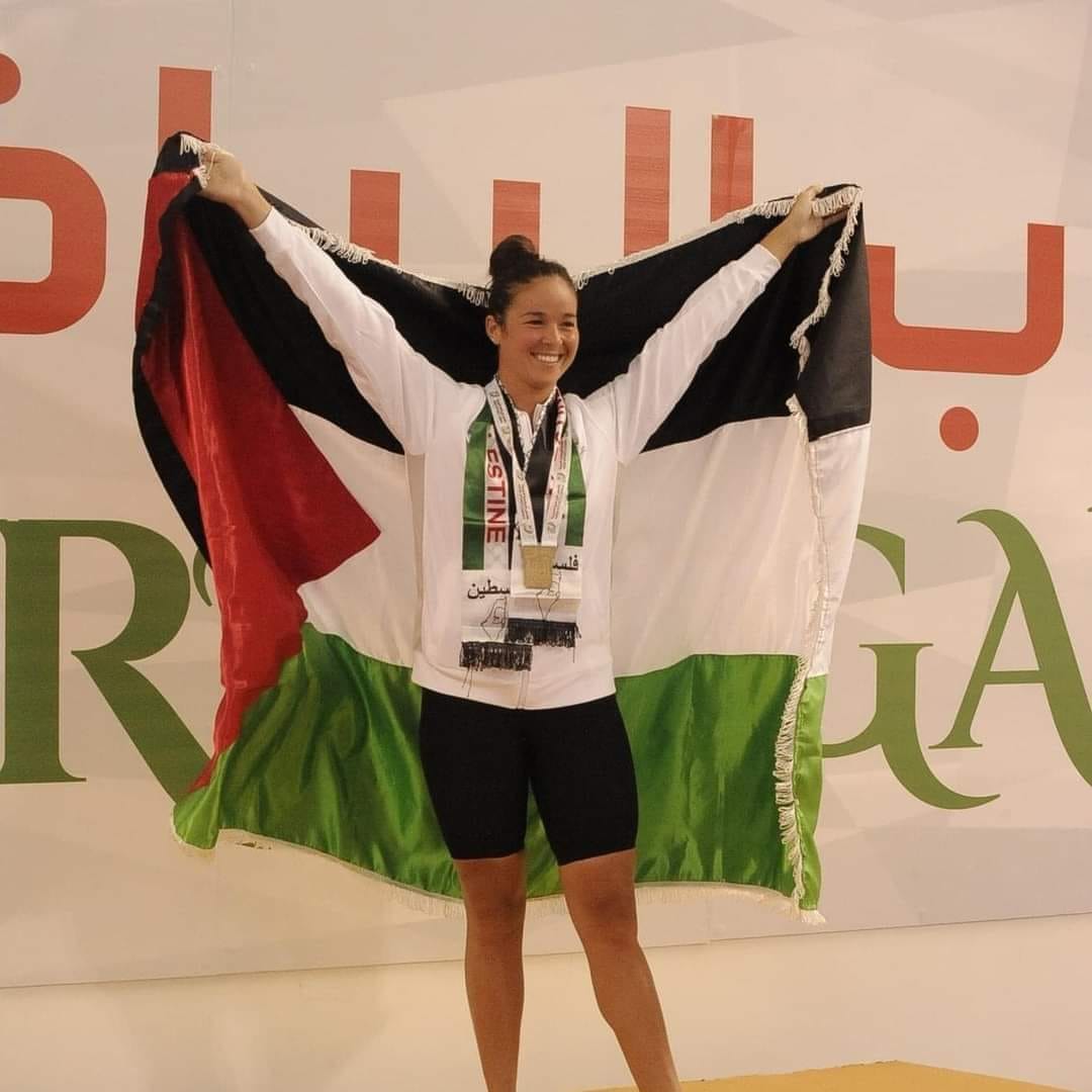 فلسطين تضاعف من غلتها بإضافة ذهبية وفضيتين بفضل بطلي السباحة.. البواب وترزي