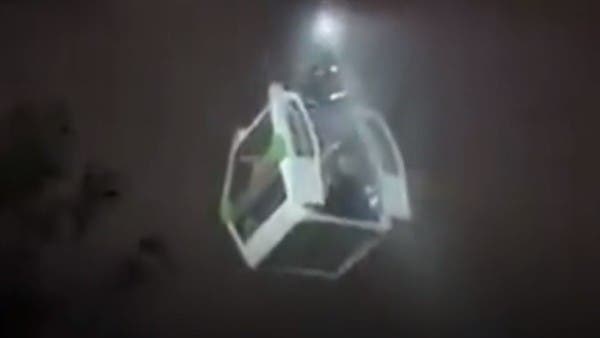 فيديو مرعب.. 75 شخصاً علقوا في عربات “تلفريك” لـ 10 ساعات