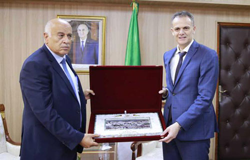 الفريق الرجوب يبحث تعزيز التعاون مع وزير الشباب والرياضة الجزائري