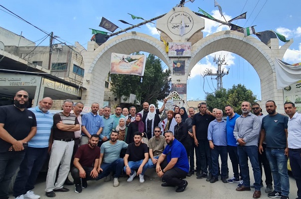 غنام وخنساء فلسطين وأسرى محررين وعائلات شهداء يزورون مخيم جنين-الحياة الجديدة