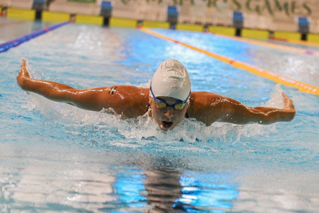 فاليري ترزي.. قدمت أوراق اعتمادها في الجزائر كأيقونة للسباحة الفلسطينية